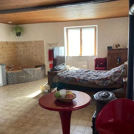 L'escapade De Jos , Et Table D'hôte Alojamento de Acomodação e Pequeno-almoço Pont-de-Salars